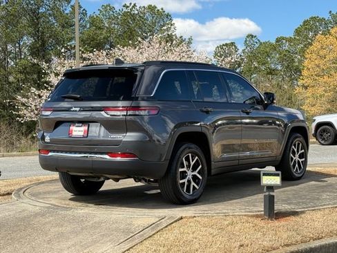 Used 2024 Jeep Grand Cherokee Limited image 7