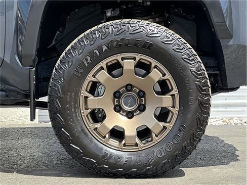 Used 2024 Toyota Tacoma 4x4 Double Cab Hybrid image 31