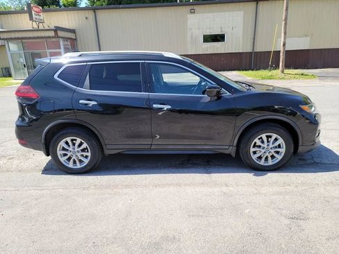 Used 2018 Nissan Rogue SV w/ Sun & Sound Touring Package AWD/4WD image 4