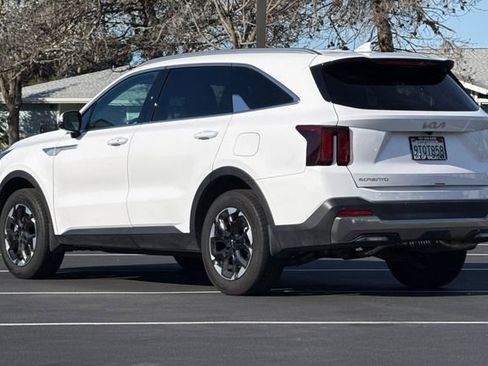 Certified 2025 Kia Sorento S image 8