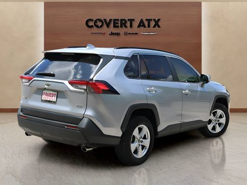 Used 2019 Toyota RAV4 XLE w/ Convenience Package FWD image 5