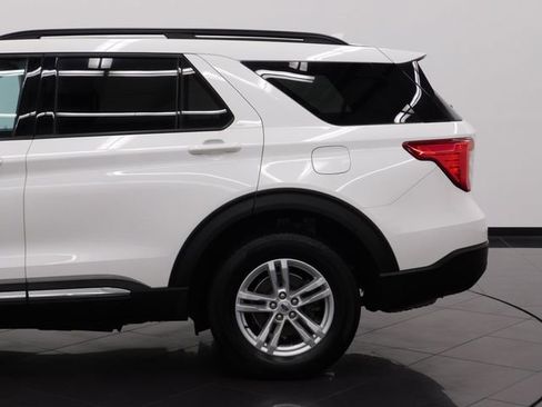 Used 2022 Ford Explorer XLT image 9