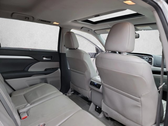 Used 2015 Toyota Highlander XLE FWD image 24