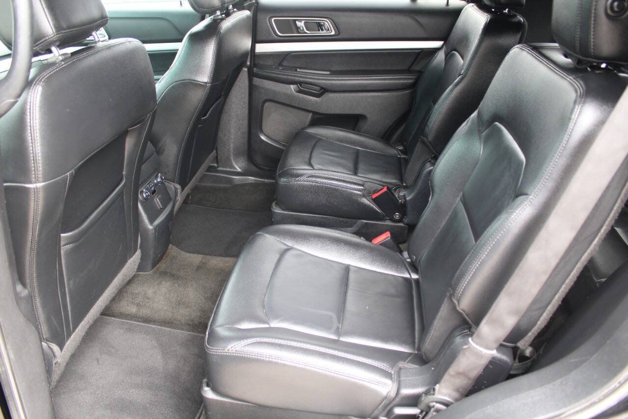 Used 2016 Ford Explorer XLT w/ Equipment Group 202A AWD/4WD image 15
