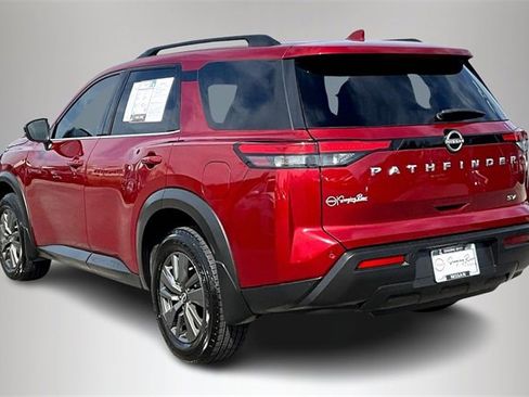 Used 2024 Nissan Pathfinder SV image 4