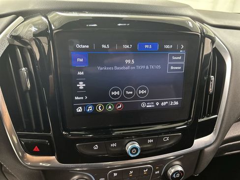 Used 2022 Chevrolet Traverse LT w/ LT Premium Package AWD/4WD image 14