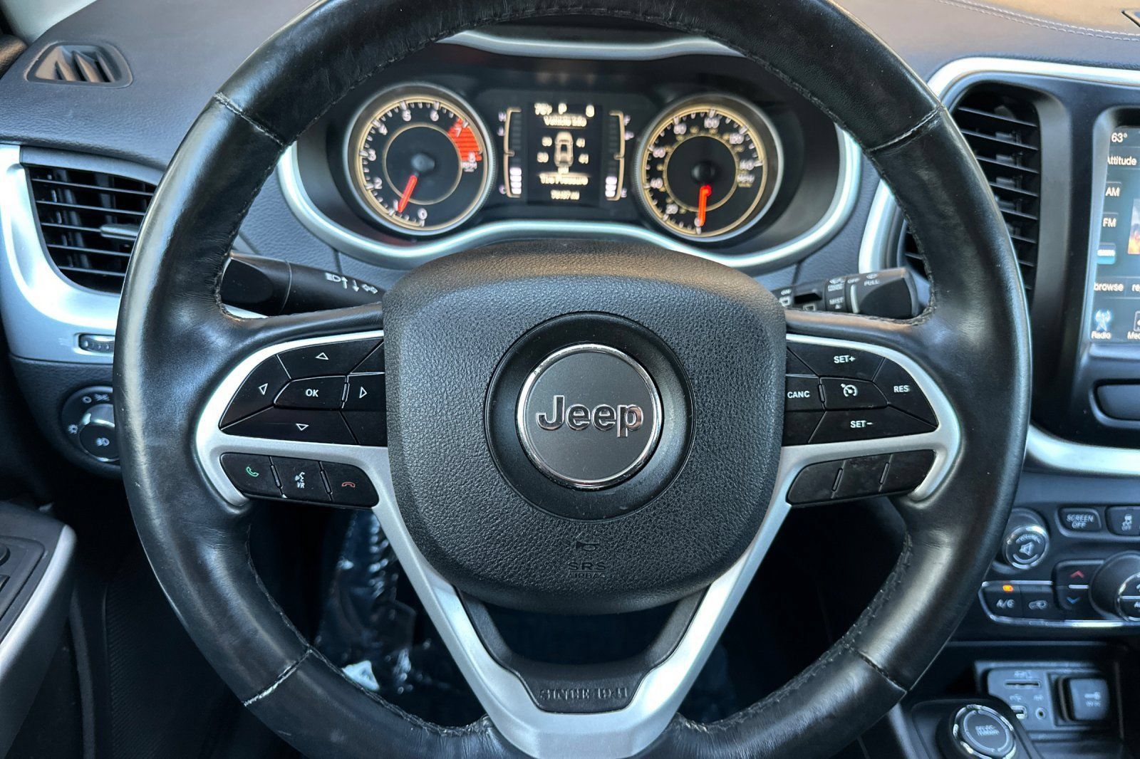 Used 2018 Jeep Cherokee Latitude Plus w/ Comfort/Convenience Group AWD/4WD image 23