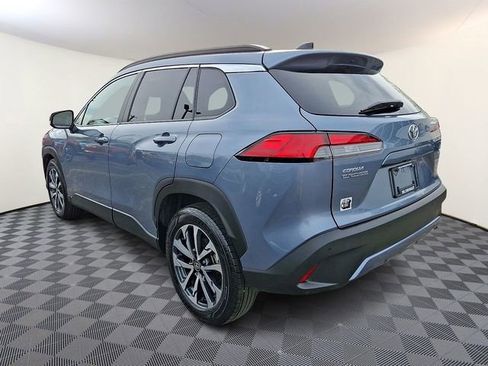 Used 2025 Toyota Corolla Cross XLE FWD image 4