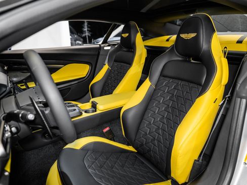 Used 2025 Aston Martin Vanquish image 12