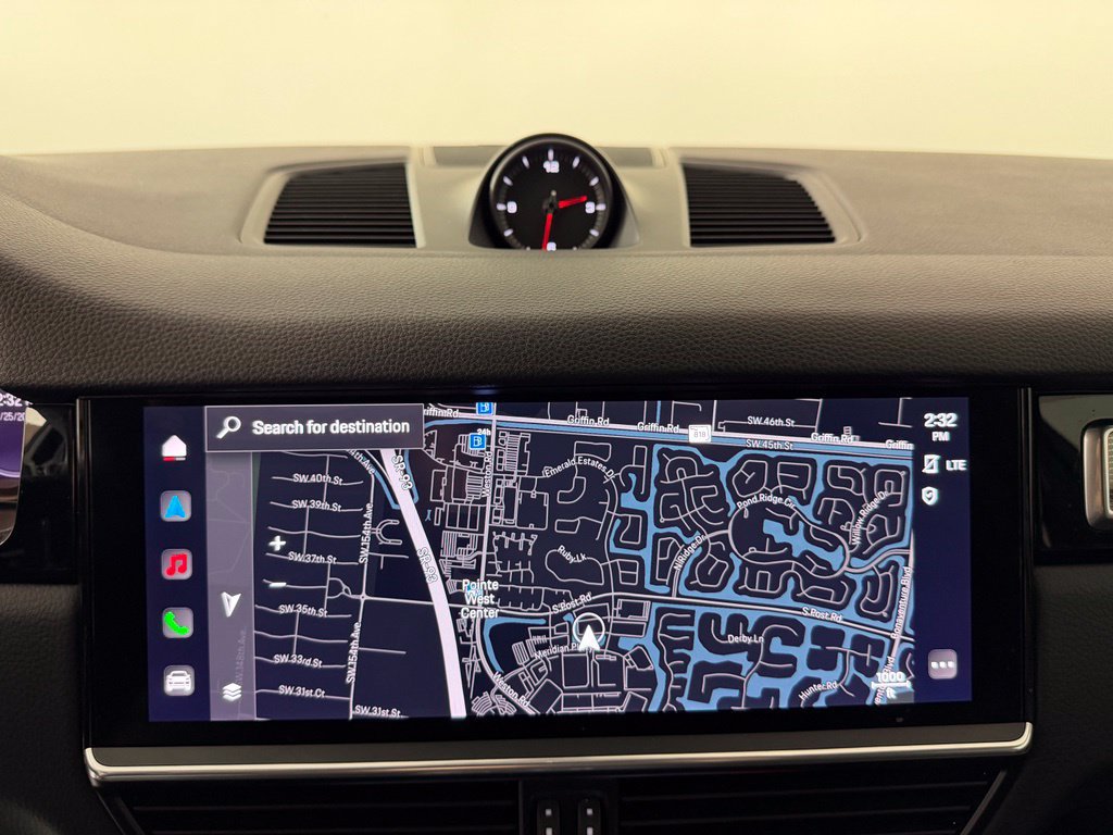 Certified 2022 Porsche Cayenne E-Hybrid AWD/4WD image 40