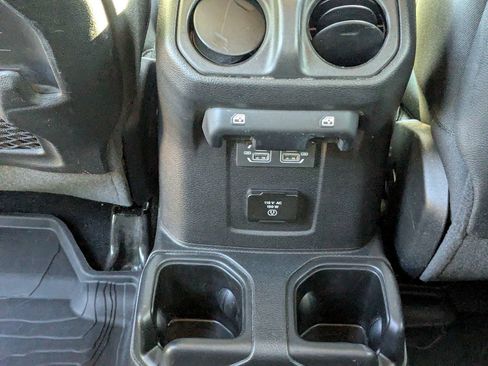 Used 2022 Jeep Wrangler Unlimited Rubicon w/ LED Lighting Group AWD/4WD image 14