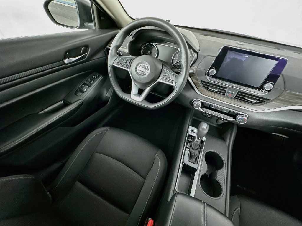 Used 2025 Nissan Altima 2.5 SV FWD image 9