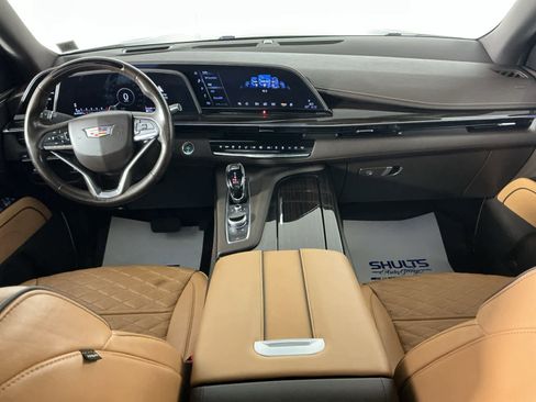 Used 2022 Cadillac Escalade Premium Luxury image 34