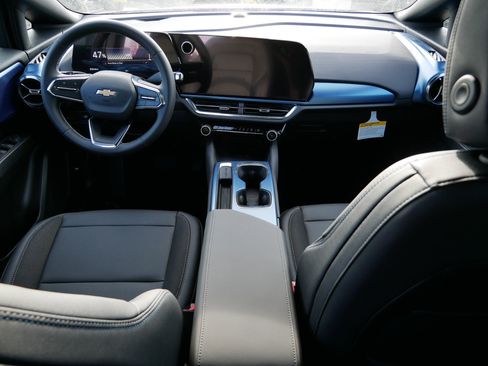 New 2026 Chevrolet Equinox EV LT image 6