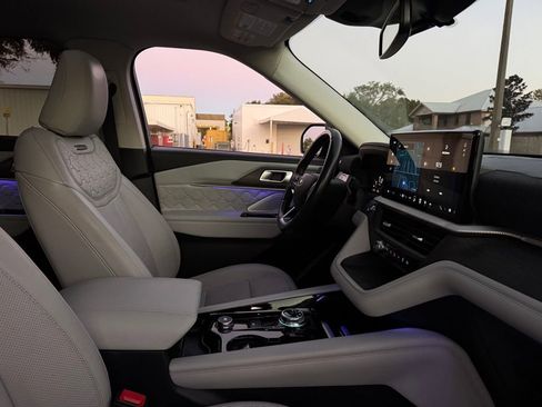 Used 2025 Ford Explorer Platinum w/ Ultimate Package image 30