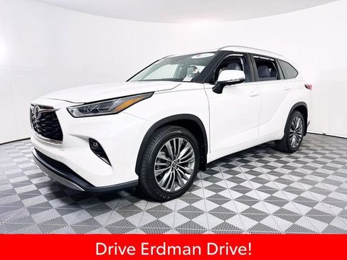 Certified 2021 Toyota Highlander Platinum AWD/4WD image 3