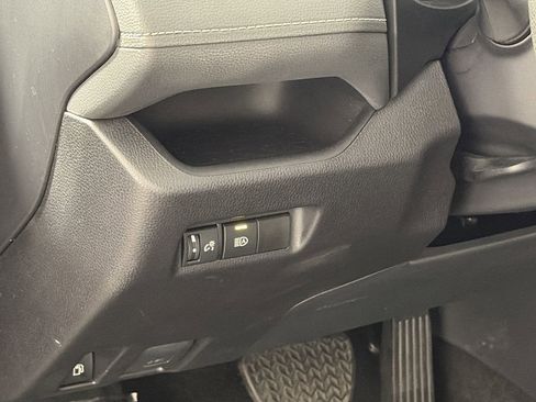 Used 2025 Toyota RAV4 LE AWD/4WD image 12