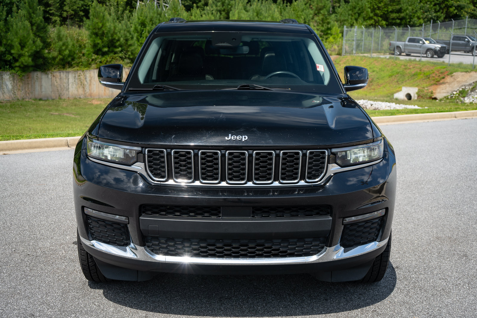 Used 2021 Jeep Grand Cherokee L Limited AWD/4WD image 2