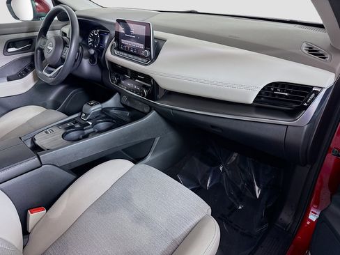 Used 2022 Nissan Rogue SV image 30