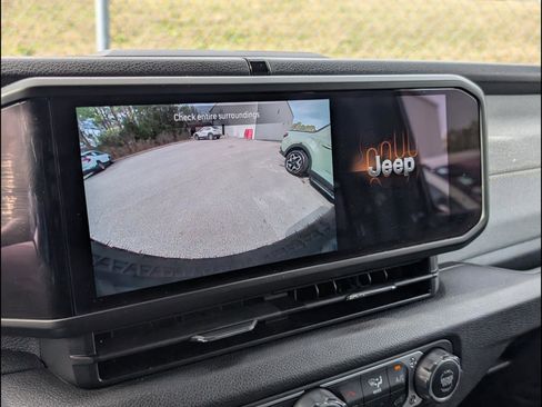 Used 2024 Jeep Wrangler Willys image 10