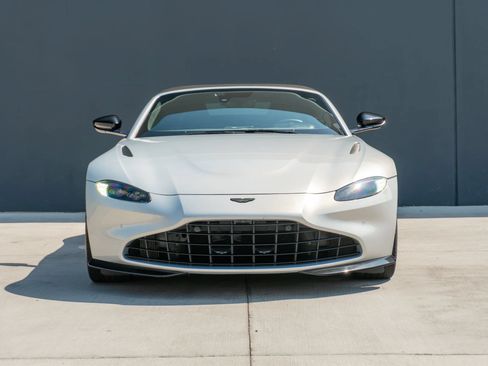 Used 2022 Aston Martin V8 Vantage Roadster RWD image 4