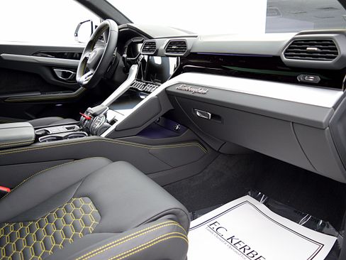 Used 2023 Lamborghini Urus S AWD/4WD image 32