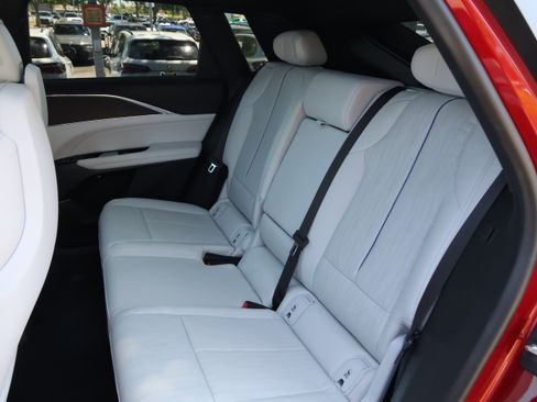 Used 2024 Cadillac Lyriq Luxury RWD image 34