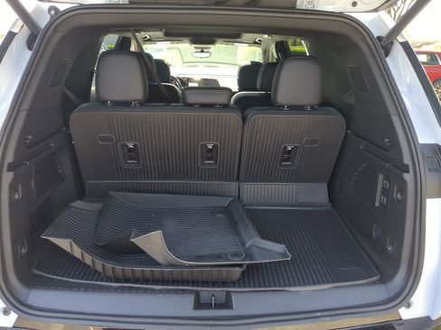 Used 2026 Chevrolet Traverse High Country FWD image 33