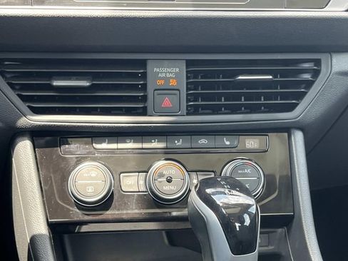 Used 2024 Volkswagen Jetta SE FWD image 29