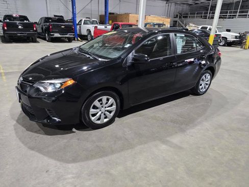 Used 2016 Toyota Corolla LE FWD image 1