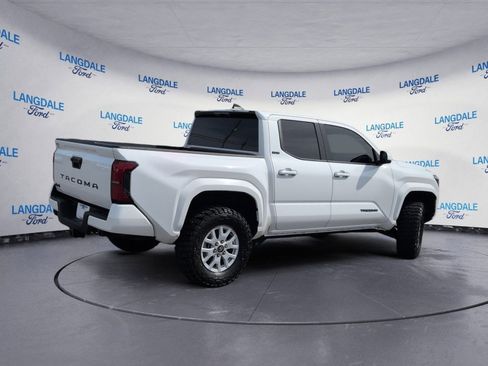 Used 2024 Toyota Tacoma SR5 AWD/4WD image 4