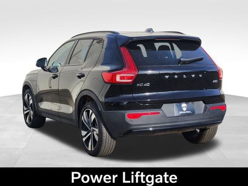 Certified 2025 Volvo XC40 B5 Plus AWD/4WD image 7