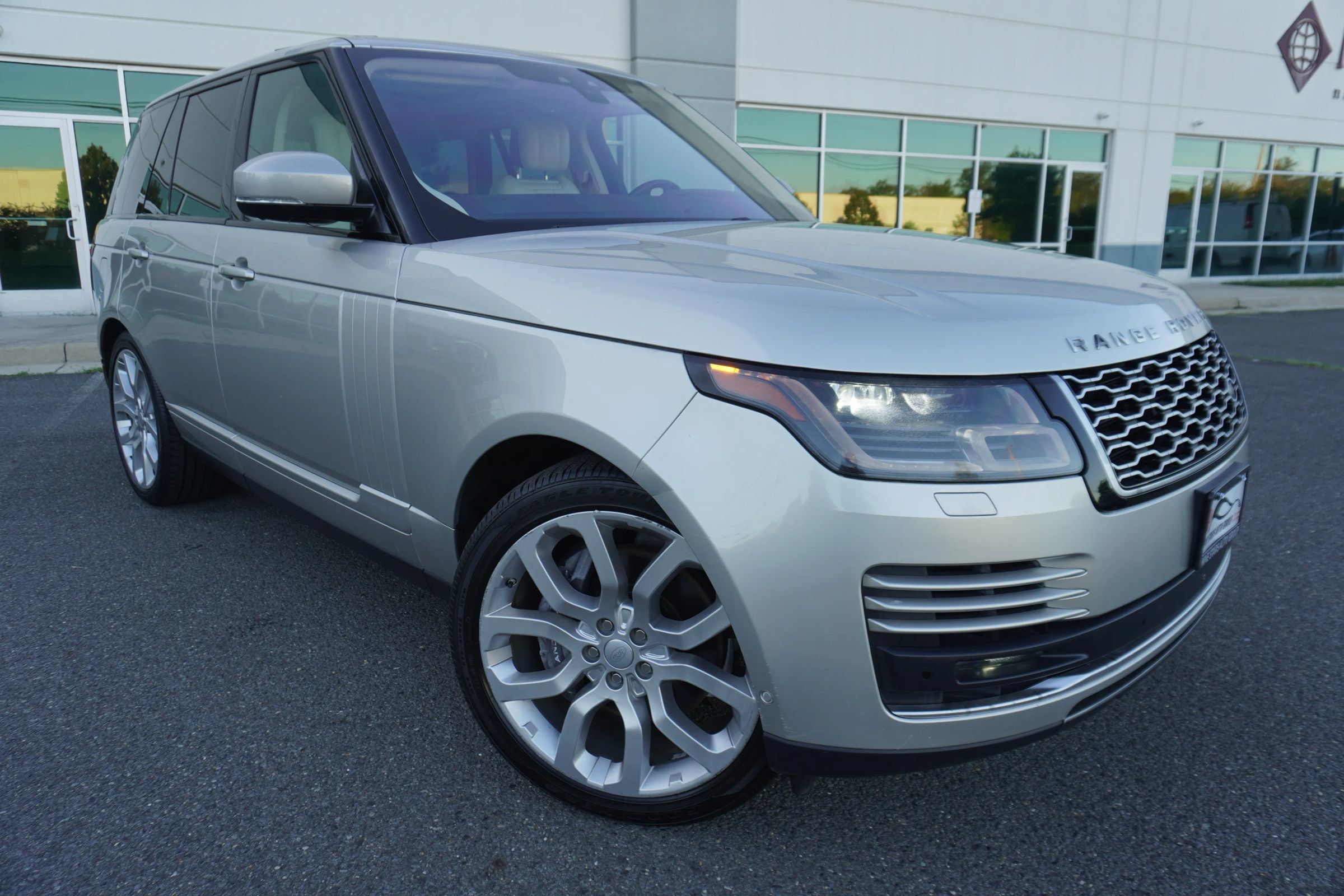 Used 2019 Land Rover Range Rover Supercharged AWD/4WD image 1