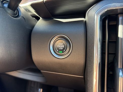 Used 2025 GMC Acadia Elevation image 22