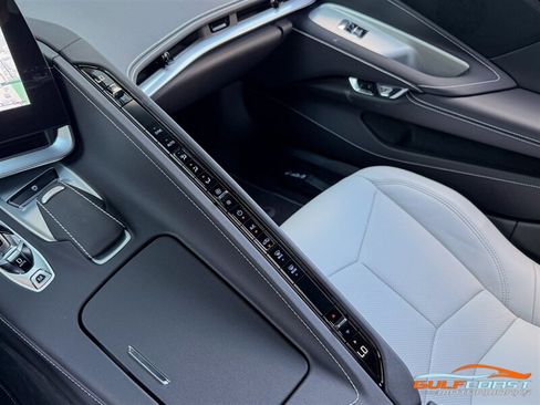 Used 2025 Chevrolet Corvette Z06 RWD image 17