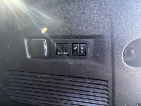 Used 2022 Chevrolet Tahoe RST w/ Luxury Package image 32