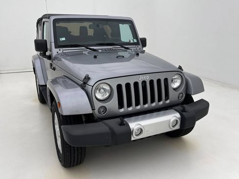 Used 2015 Jeep Wrangler Sahara AWD/4WD image 7