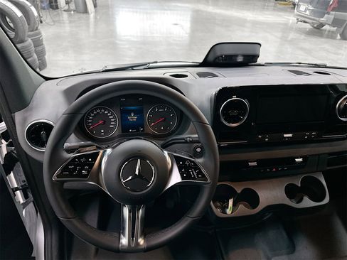 New 2025 Mercedes-Benz Sprinter 2500 image 22