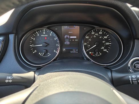 Used 2018 Nissan Rogue SV AWD/4WD image 16