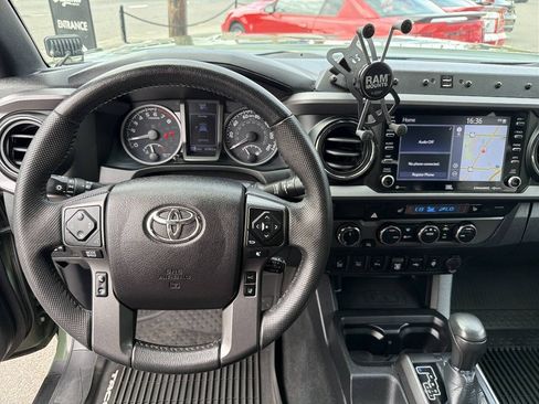 Used 2021 Toyota Tacoma TRD Off-Road w/ TRD Premium Off Road Package AWD/4WD image 34