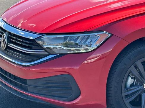 Used 2022 Volkswagen Jetta SE FWD image 11
