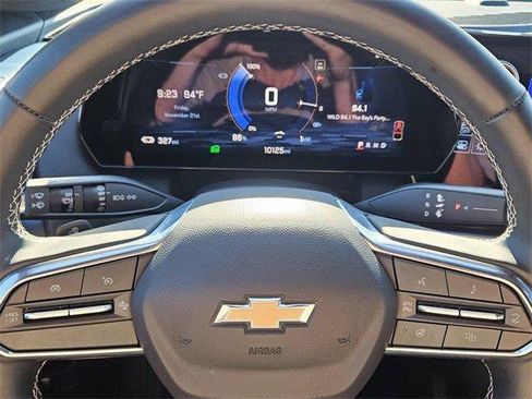 Used 2025 Chevrolet Equinox EV LT w/ Convenience Package image 21