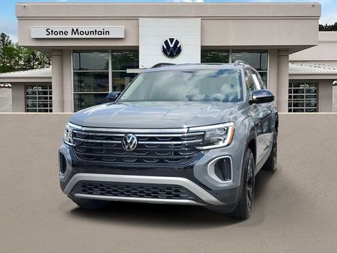 Certified 2025 Volkswagen Atlas Peak Edition SE AWD/4WD image 1