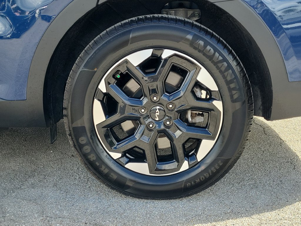 Used 2024 Kia Sorento S w/ Panoramic Sunroof Package FWD image 5