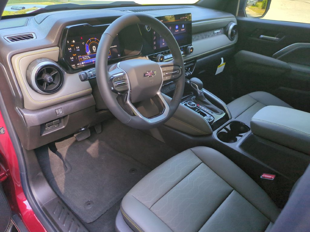 New 2026 Chevrolet Colorado ZR2 w/ Technology Package AWD/4WD image 18