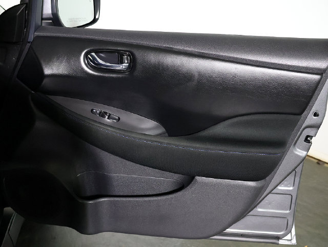 Used 2025 Nissan Leaf S FWD image 29