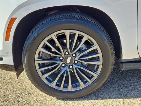 Certified 2025 Cadillac Escalade ESV Sport Platinum w/ LPO, Floor Liner Package AWD/4WD image 11