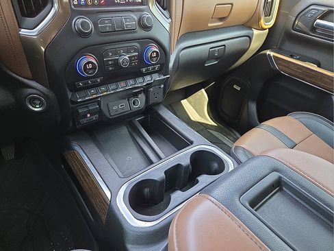 Used 2022 Chevrolet Silverado 1500 High Country w/ Technology Package AWD/4WD image 25