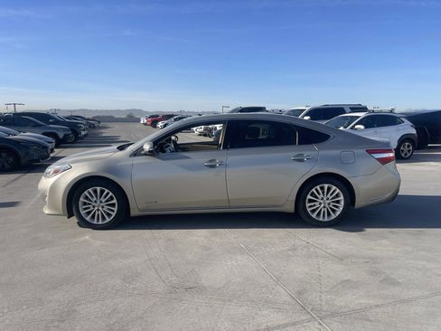 Used 2014 Toyota Avalon Limited w/ Technology Package image 6