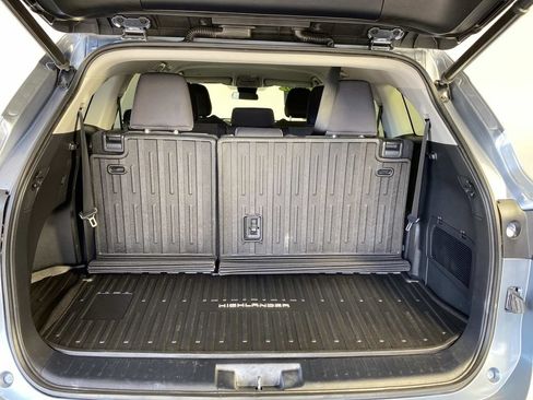 Used 2020 Toyota Highlander LE w/ Protection Package #3 AWD/4WD image 8